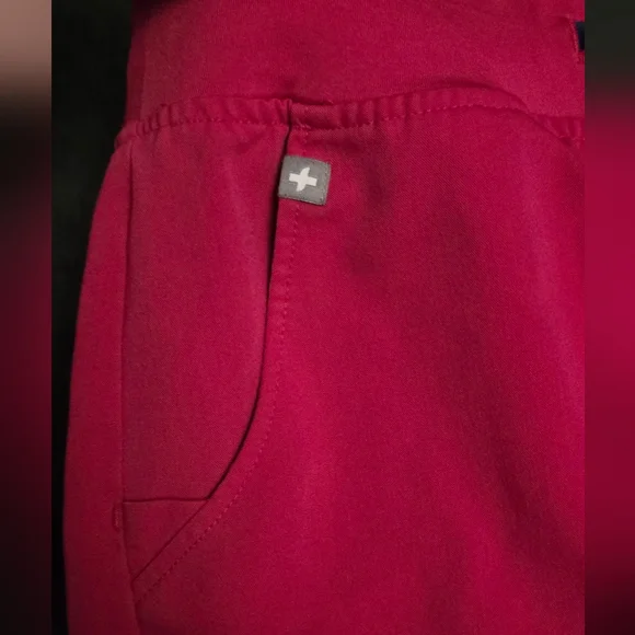 Figs Zamora XS in Ultra Rose - Picture 2 of 6